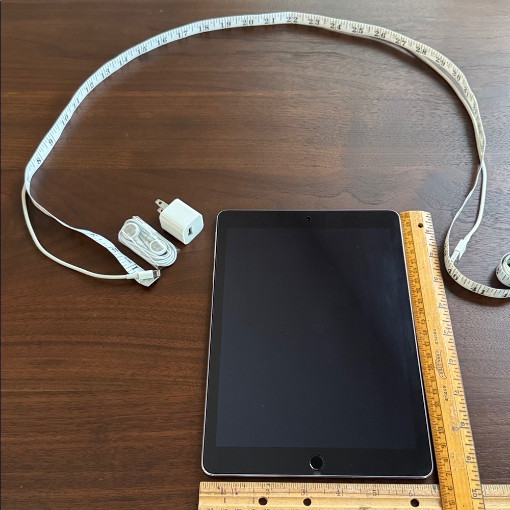 Apple iPad 128GB Air2 A1566 DMPSK3G2G5W1 + A1385 Power Adapter Charge Cable EUC - Picture 9 of 12